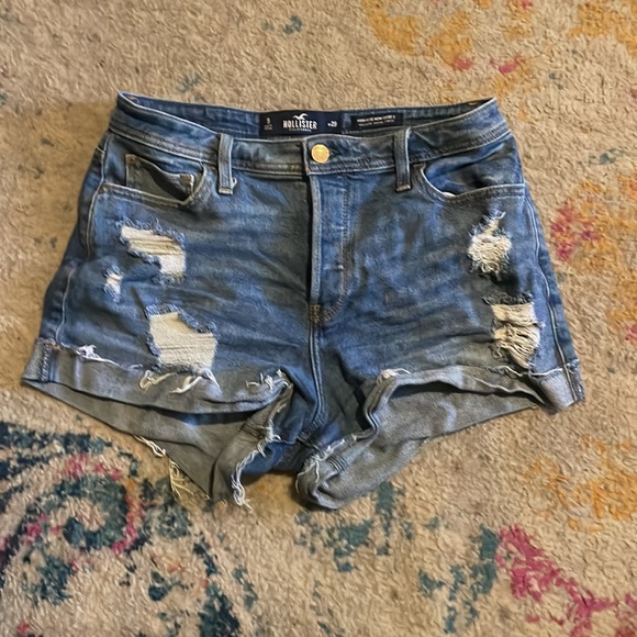 Hollister size 9 High-Rise MOM SHORT 3” - Picture 2 of 4